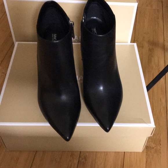 Michael Kors Paloma Bootie - Picture 5 of 8